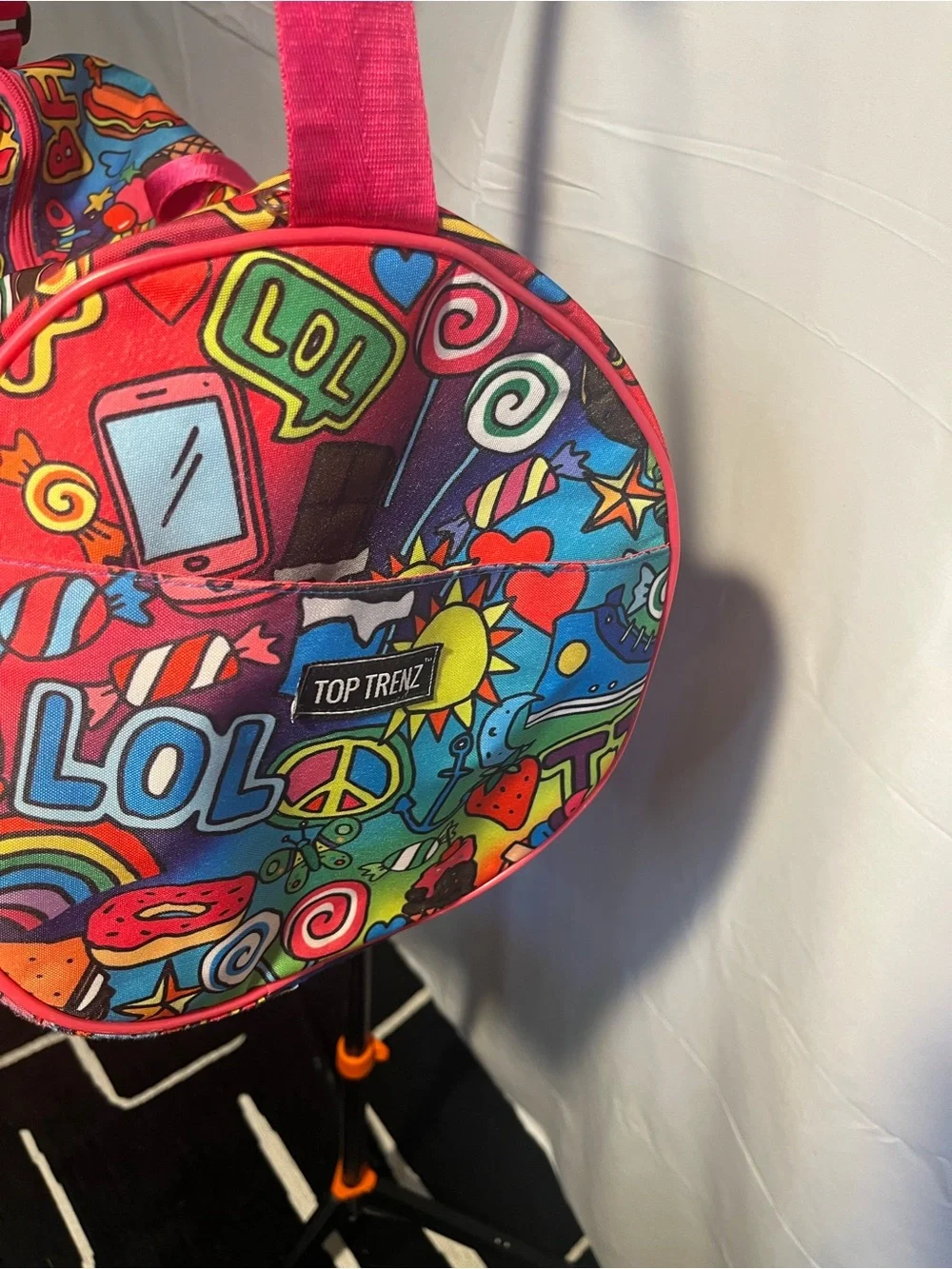 TOP TRENZ vibrant, multi-colored all Over doodle print duffel bag